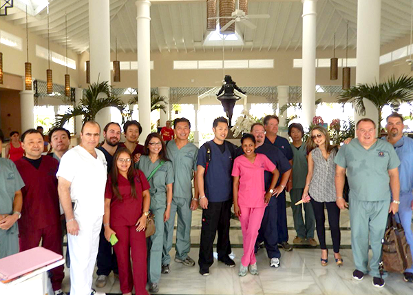 アメリカのインプラント医達と共に、ドミニカ共和国にて研修