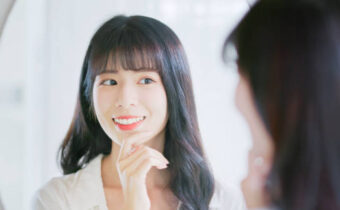 インプラントのメンテナンスとは？長期間保つためのセルフケアについても解説