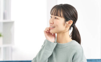 インプラントの歯もホワイトニングできる？見た目の影響と注意点