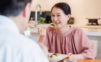 初めての入れ歯に慣れる方法とは？知っておきたいコツとトレーニング